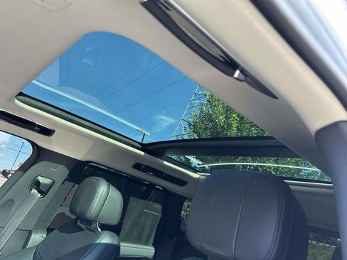 Used 2025 Land Rover Range Rover SE AWD/4WD image 19