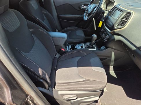Used 2016 Jeep Cherokee Latitude FWD image 14