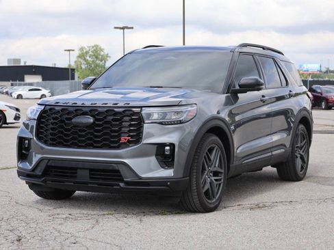 Used 2025 Ford Explorer ST AWD/4WD image 6