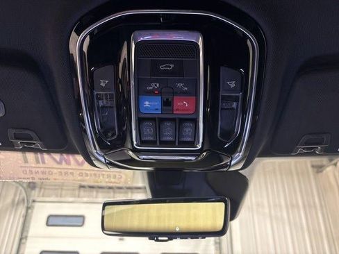 Used 2022 Jeep Grand Cherokee Overland w/ Luxury Tech Group IV image 13