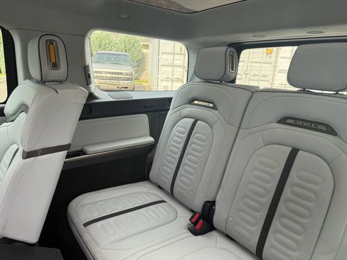 Used 2023 Rivian R1S Adventure AWD/4WD image 39