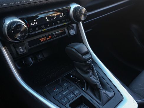 Used 2022 Toyota RAV4 XLE image 31