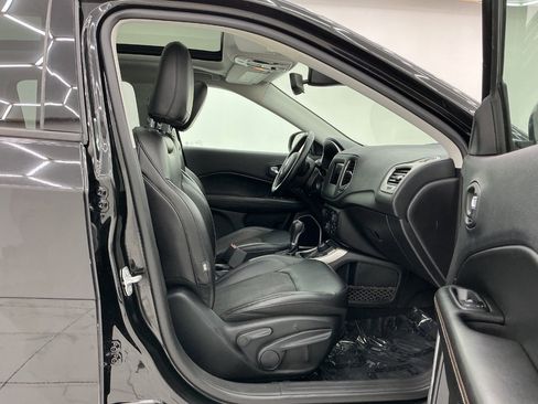 Used 2019 Jeep Compass Latitude w/ Cold Weather Group AWD/4WD image 15