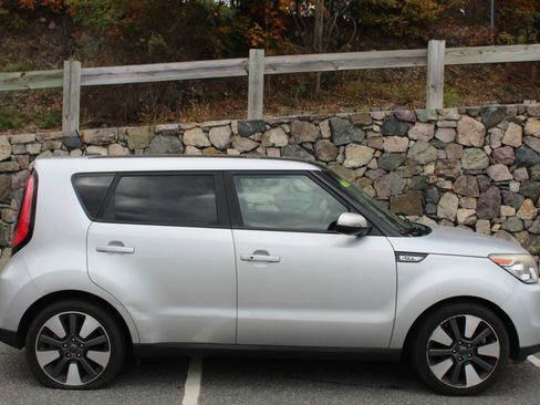 Used 2015 Kia Soul ! w/ Sun & Sound Package image 5
