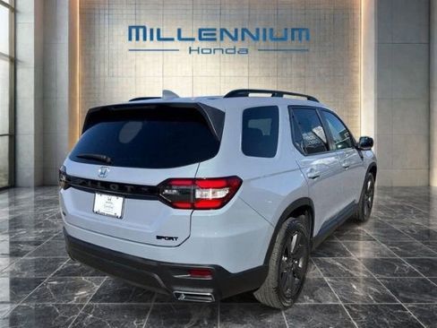 Used 2023 Honda Pilot Sport image 15