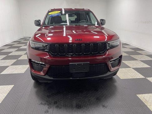 Used 2023 Jeep Grand Cherokee Limited w/ Black Appearance Package AWD/4WD image 6