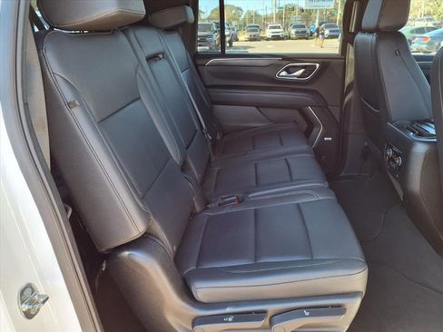 Used 2024 Chevrolet Suburban LT image 15