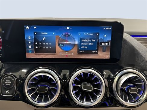 Used 2025 Mercedes-Benz GLA 250 4MATIC image 21