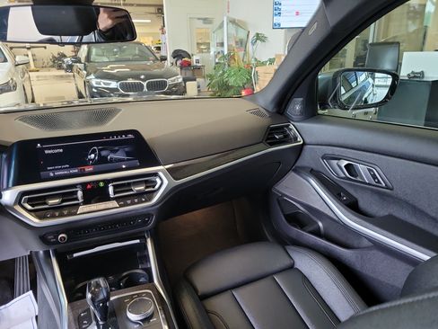 Used 2020 BMW 330i xDrive Sedan w/ Convenience Package AWD/4WD image 19