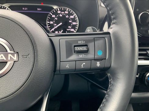 Used 2024 Nissan Pathfinder SL FWD image 25