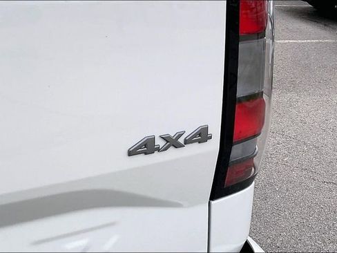 New 2026 Nissan Frontier SV AWD/4WD image 9