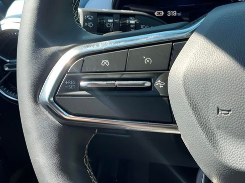 Used 2025 Chevrolet Equinox EV LT image 40