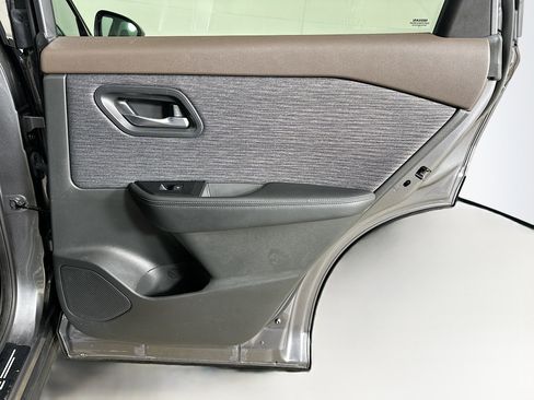 Used 2023 Nissan Rogue SV image 28