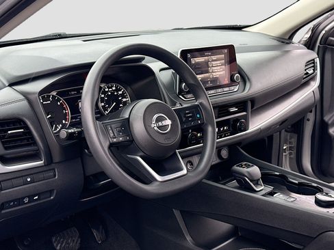 Certified 2024 Nissan Rogue SV image 4