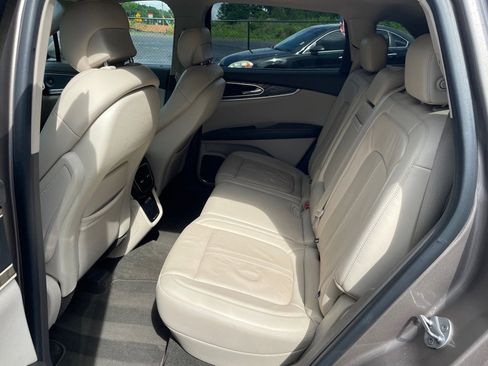 Used 2019 Lincoln Nautilus Reserve FWD image 19