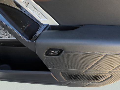 Used 2023 BMW 740i image 36