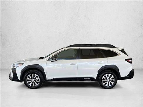 Used 2025 Subaru Outback Premium AWD/4WD image 2