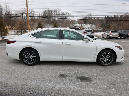 Used 2022 Lexus ES 300h w/ Premium Package image 8