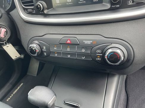 Used 2019 Kia Sorento AWD image 26