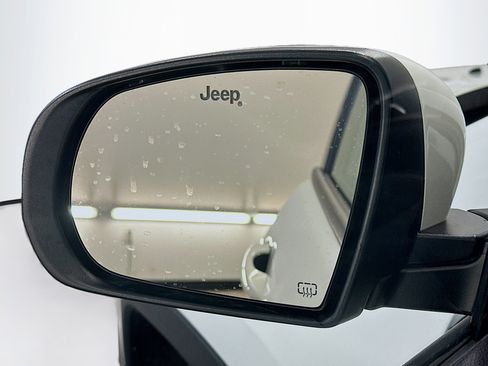 Used 2018 Jeep Compass Latitude w/ Popular Equipment Group AWD/4WD image 16