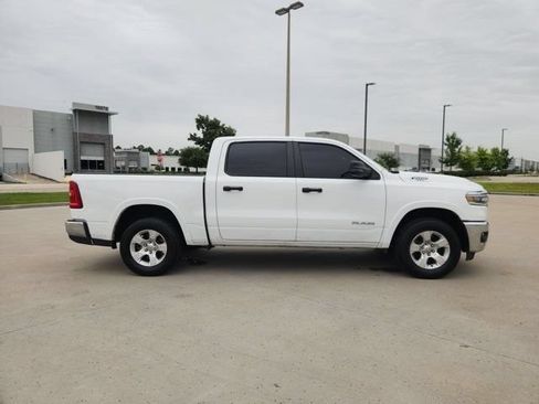 Used 2025 RAM 1500 Big Horn AWD/4WD image 4