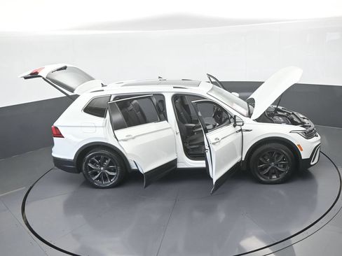 Used 2024 Volkswagen Tiguan SE FWD image 67
