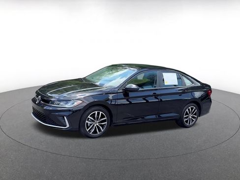 Used 2025 Volkswagen Jetta SE FWD image 8