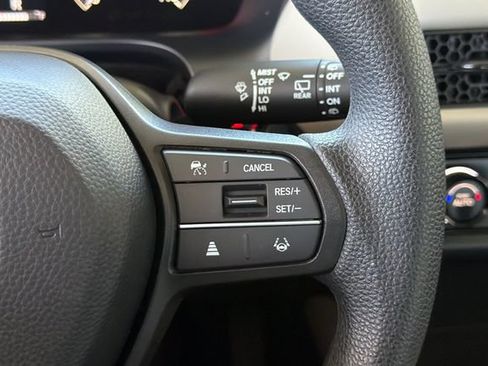 Certified 2024 Honda HR-V LX image 30