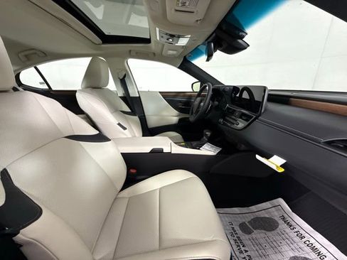New 2025 Lexus ES 350 w/ Premium Package image 31