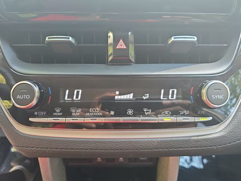 Used 2025 Toyota Corolla Cross XLE FWD image 20
