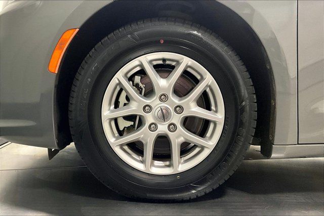 Used 2022 Chrysler Pacifica Touring-L FWD image 9