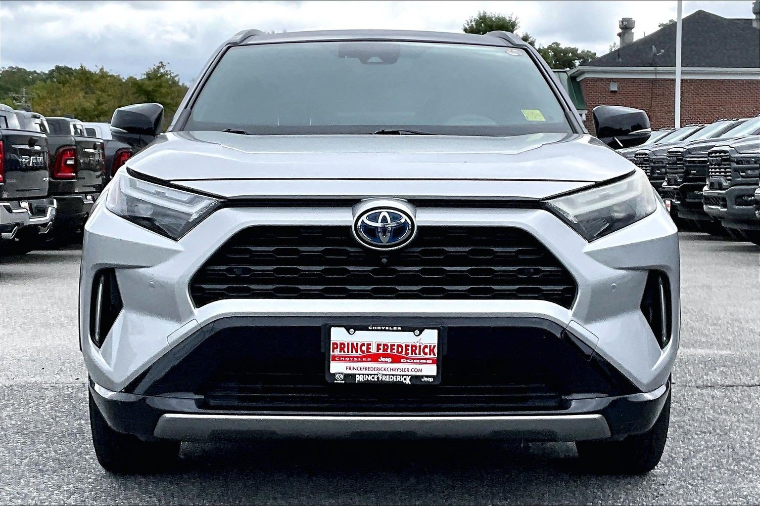 Used 2023 Toyota RAV4 XSE AWD/4WD image 2