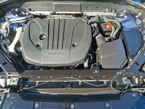 Used 2024 Volvo XC60 B5 Plus image 27