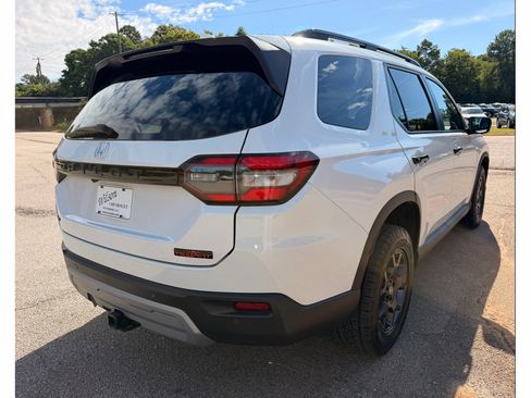 Used 2025 Honda Pilot TrailSport image 6
