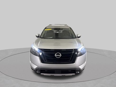 Used 2025 Nissan Pathfinder SL w/ Black Appearance Package FWD image 3