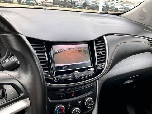 Used 2020 Chevrolet Trax LT w/ LT Convenience Package AWD/4WD image 19