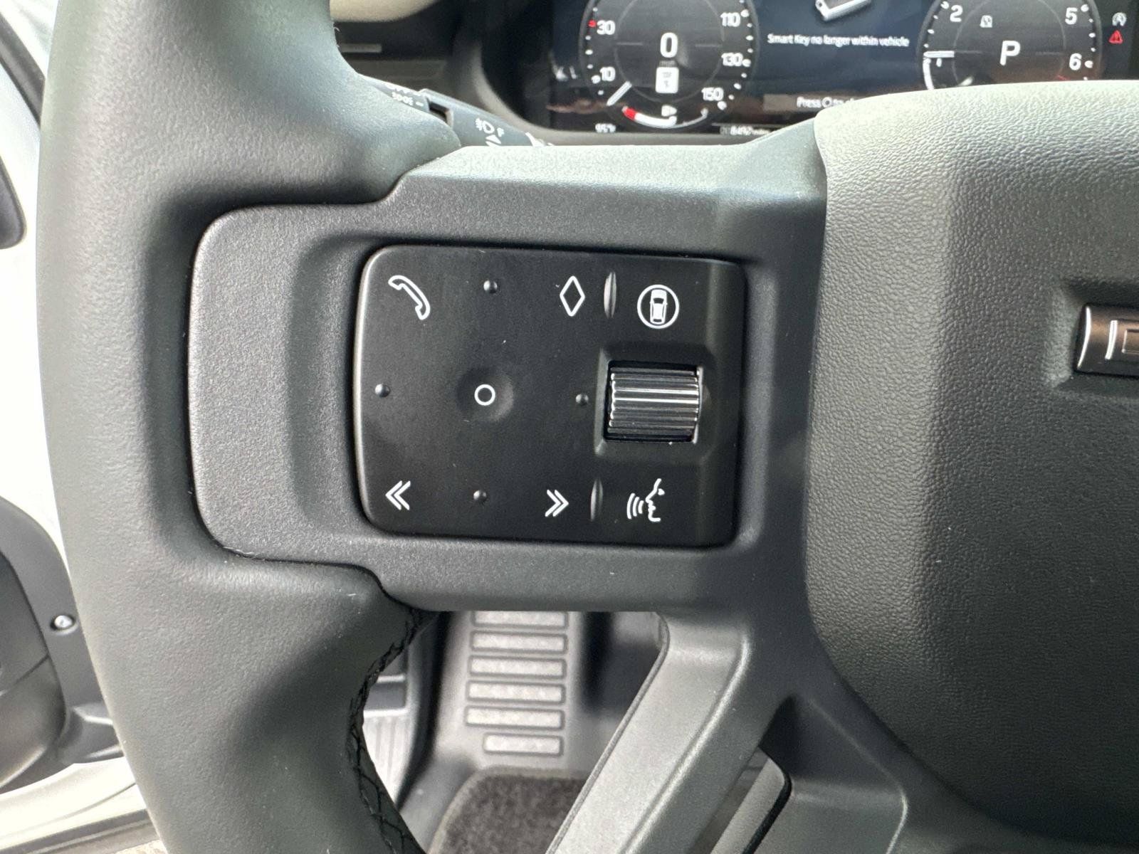 Certified 2026 Land Rover Defender 110 X-Dynamic SE AWD/4WD image 31