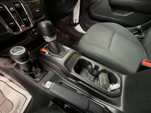 Used 2018 Jeep Wrangler Unlimited Sport S AWD/4WD image 19