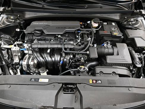 New 2026 Hyundai Elantra Limited FWD image 9