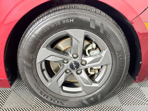 Used 2023 Kia K5 LXS image 31