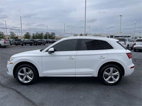 Used 2020 Audi Q5 2.0T Premium w/ Convenience Package image 2