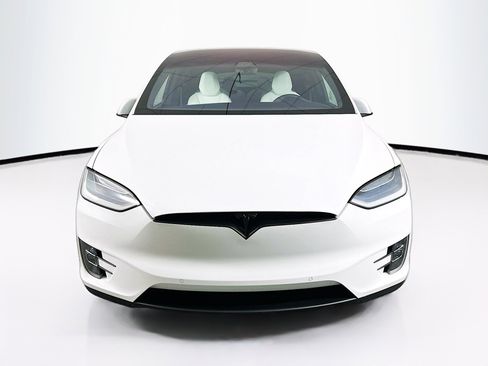 Used 2017 Tesla Model X 90D image 2