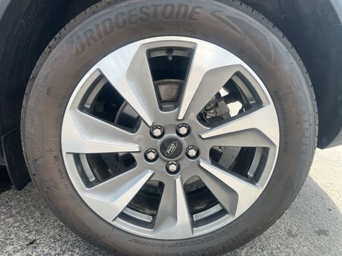 Used 2025 Ford Escape Platinum AWD/4WD image 9