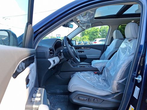 New 2025 Honda Pilot Touring image 6