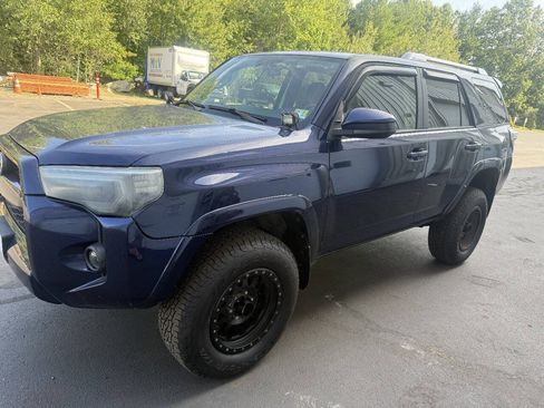 Used 2015 Toyota 4Runner SR5 AWD/4WD image 10