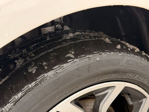 Used 2018 Ford EcoSport SE w/ SE Convenience Package image 11