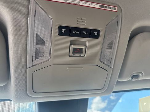 Used 2021 Toyota RAV4 LE AWD/4WD image 14