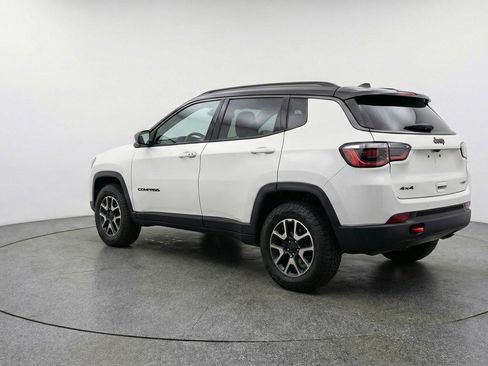 Used 2025 Jeep Compass Trailhawk AWD/4WD image 6