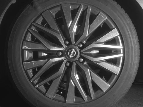 Used 2025 Nissan Altima 2.5 SV image 12