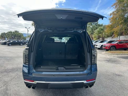 New 2026 Chevrolet Suburban Premier w/ Sun And Tow Package AWD/4WD image 11